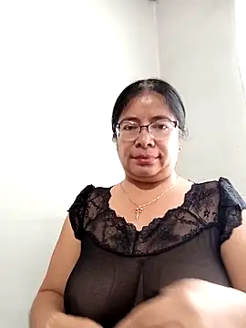 Snapshot of __valentina18 chatting on September 24, 1:32 pm   valentina18 online show from September 24, 1:32 pm