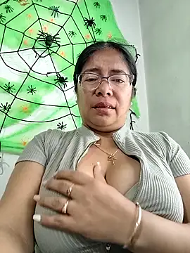 Snapshot of __valentina18 chatting on October 7, 1:15 pm   valentina18 online show from October 7, 1:15 pm