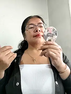 Snapshot of __valentina18 chatting on October 27, 1:06 pm   valentina18 online show from October 27, 1:06 pm