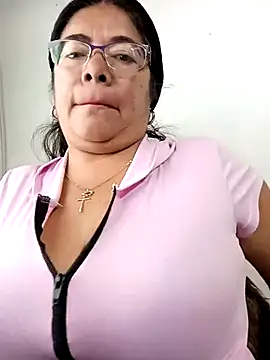 Snapshot of __valentina18 chatting on September 9, 1:11 pm   valentina18 online show from September 9, 1:11 pm