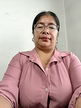 Snapshot of __valentina18 chatting on October 28, 1:17 pm   valentina18 online show from October 28, 1:17 pm