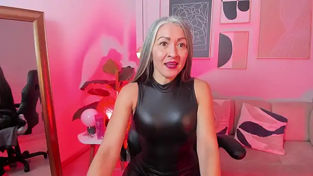  Nicoletteshea  online show from March 27, 9:26 pm