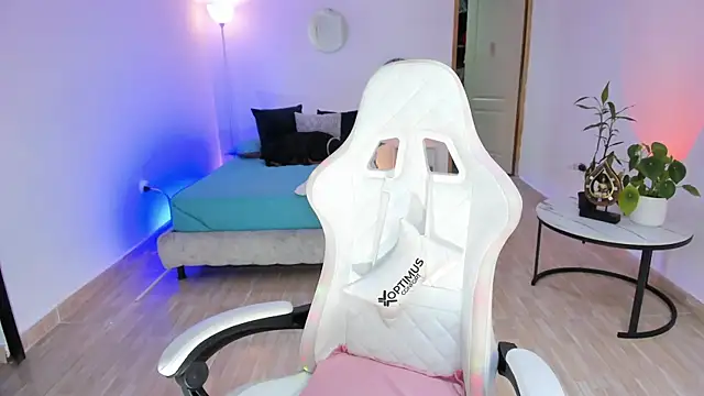 carleee winter online show from March 26, 1:41 am