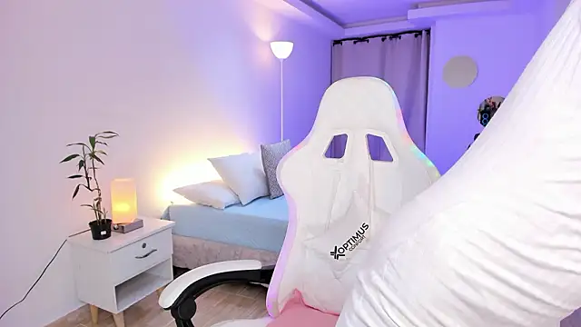 carleee winter online show from February 10, 12:46 am