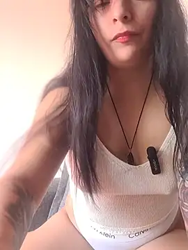 Snapshot of ZaraHoney chatting on October 18, 5:48 pm ZaraHoney online show from October 18, 5:48 pm