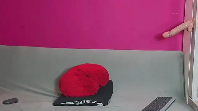 Young Strawberryy online show from July 28, 3:21 pm