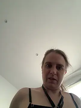 Chantalee online show from May 27, 5:26 am