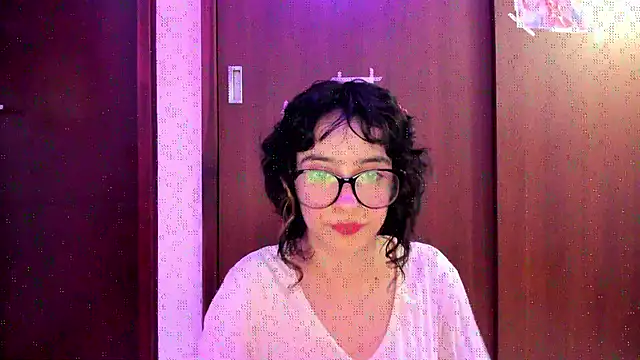 Snapshot of _Lunnaa_ chatting on September 26, 10:40 pm  Lunnaa  online show from September 26, 10:40 pm
