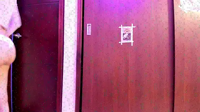 Snapshot of _Lunnaa_ chatting on October 27, 1:01 am  Lunnaa  online show from October 27, 1:01 am