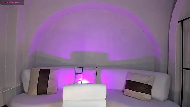 NiaHolland online show from October 29, 7:38 pm