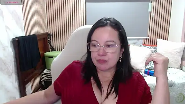 Sonialorens  online show from May 15, 11:40 pm