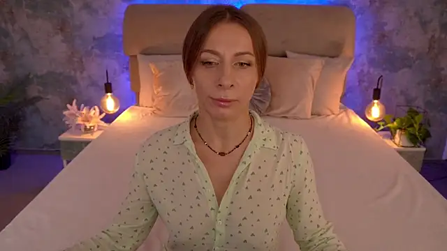 MirandaHobbs online show from November 10, 8:42 am