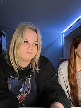 B Ratz online show from November 12, 8:18 pm