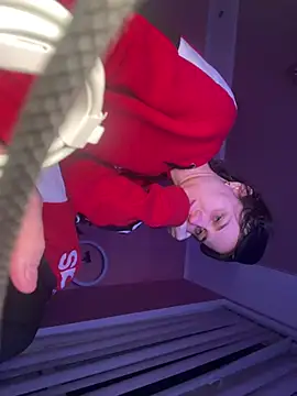 Flossy Vettie online show from April 8, 6:32 pm