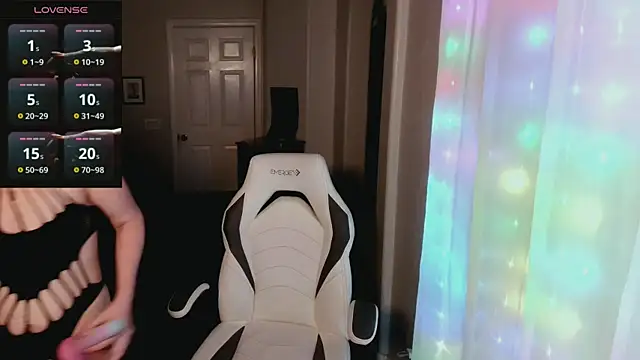 britteebee online show from December 17, 7:56 am