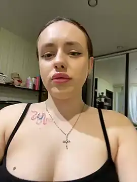 Lisaaan online show from April 13, 4:30 pm