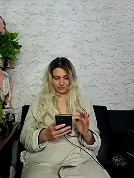 ScarletCallings420 online show from April 16, 1:17 am