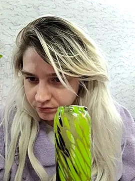 ScarletCallings420 online show from April 12, 7:49 pm