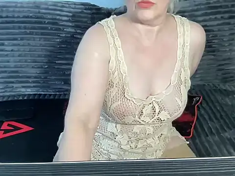 Snapshot of milaja chatting on October 26, 8:10 am milaja online show from October 26, 8:10 am