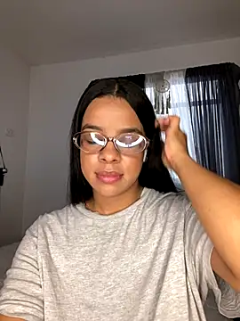 trianawhite online show from December 3, 3:36 pm