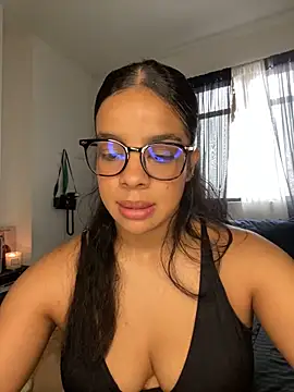 trianawhite online show from March 5, 3:30 pm