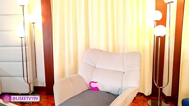 lissetlong69 online show from March 4, 12:28 am