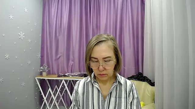 queen a n i online show from March 8, 7:45 am