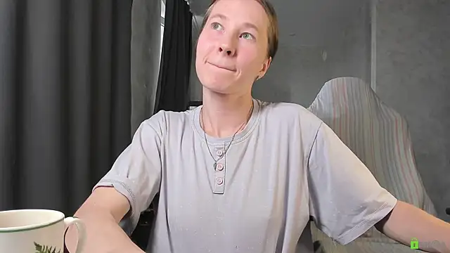 Courtney Luv online show from June 19, 1:47 pm