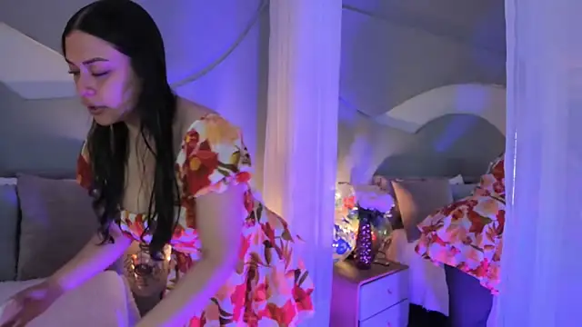 Nicolle W online show from October 20, 11:46 am