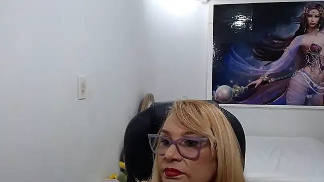 emiliaa hot online show from March 10, 8:24 pm