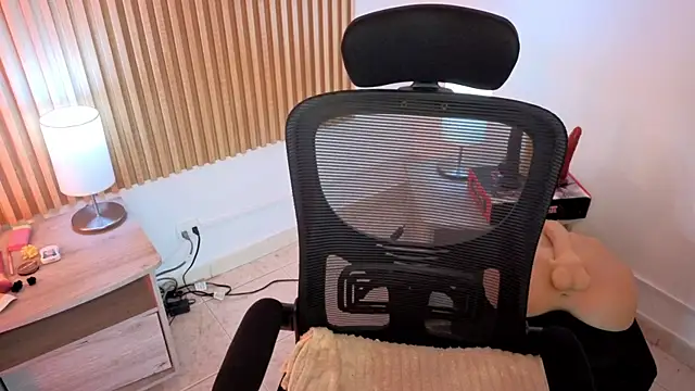 MarianL0ve online show from April 3, 1:42 pm