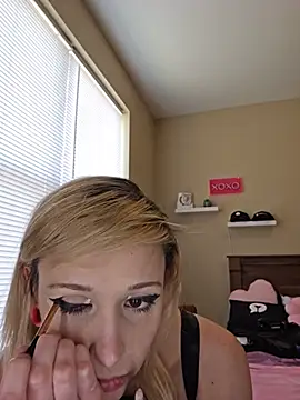 AmethystFoxx online show from June 4, 7:18 pm