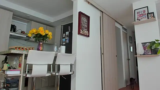 karlye 5 online show from April 16, 5:01 pm