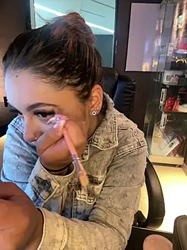 Emiily W online show from December 14, 4:02 pm