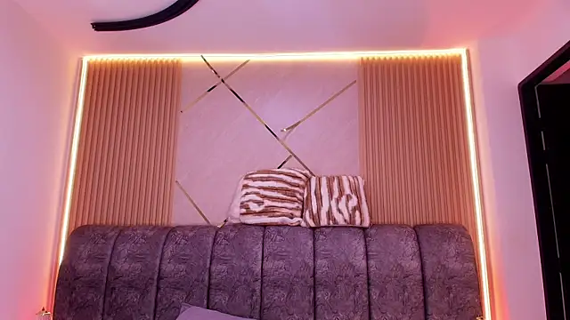 naia blessed online show from April 10, 7:20 pm