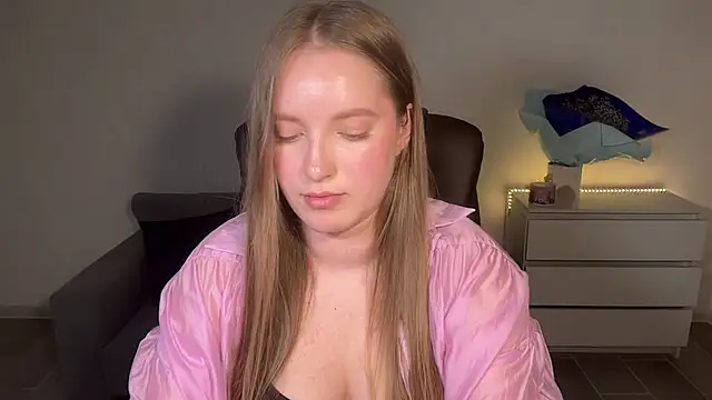 EvaMaddison online show from July 10, 6:30 pm