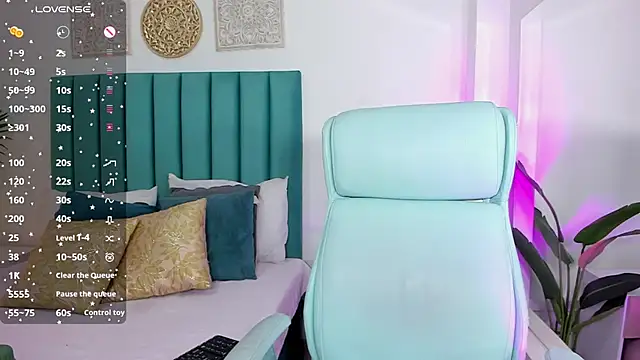 amy-thomson1 online show from March 14, 1:01 pm