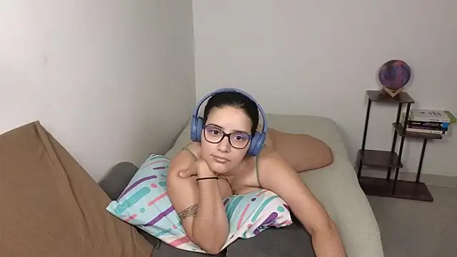 blue  moon  online show from February 18, 8:13 am