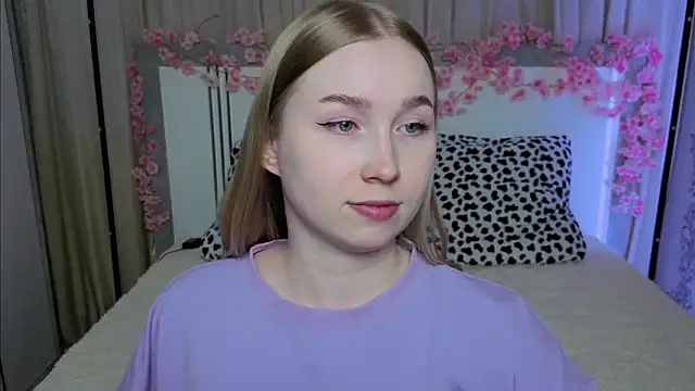 LilyStarlight online show from April 2, 1:52 pm