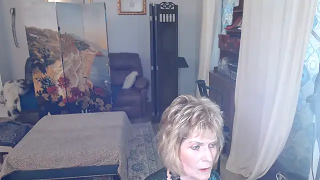 SindeeDix online show from June 1, 1:35 pm