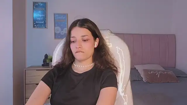 Amaia Daniells online show from December 5, 4:45 am