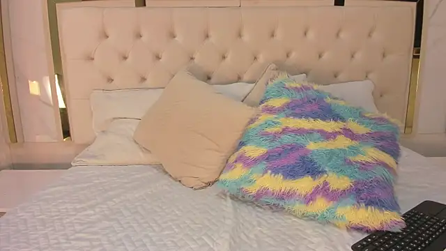 Meghan stonne  online show from November 30, 7:07 pm