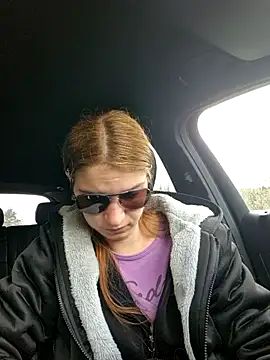 Mercedeswoman8 online show from April 15, 2:50 pm