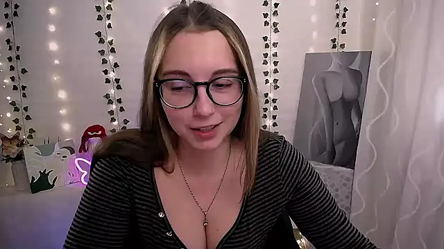 Snapshot of SweetPrincess_ chatting on October 16, 10:51 am SweetPrincess online show from October 16, 10:51 am