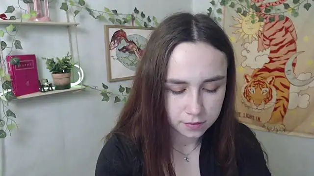 VeryVeryVeryShy  online show from April 4, 5:39 am