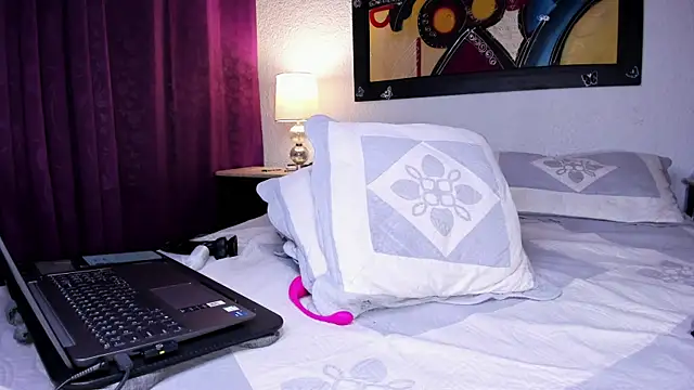 Zahra Elena online show from December 2, 4:47 am