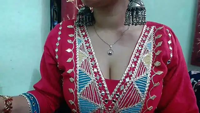 sweet-alia online show from February 24, 1:10 pm