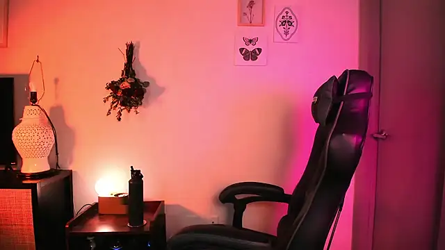 MelroseStrip online show from March 29, 11:59 pm