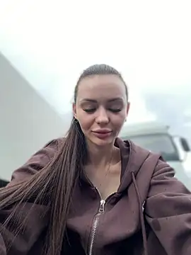 PrincessaHill  online show from April 4, 1:10 pm