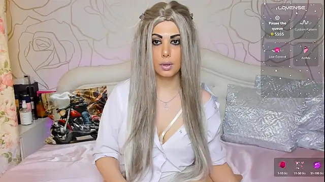 Elizabettalee online show from April 4, 6:40 pm